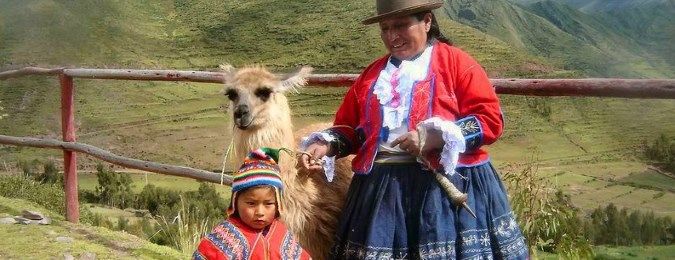Machu Picchu au Pérou, costumes traditionnels et lama