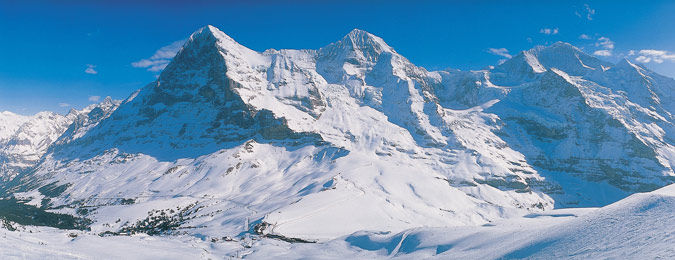 Sommet enneigé, montagnes françaises, grands domaines skiables français