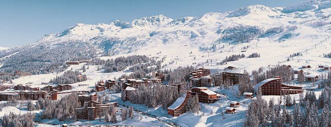 Station de ski en hiver au coeur des Alpes