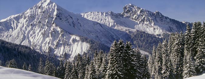 Montagne de la chaine des Alpes en hiver en France