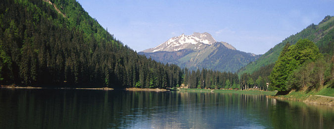 Le lac d'Avoriaz en été en Haute-Savoie