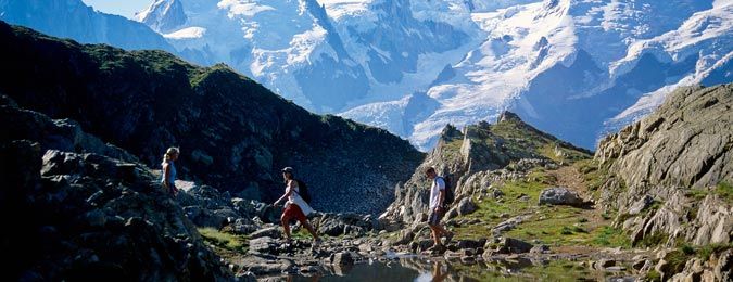 Chamonix et le Mont-Blanc en arrière plan en Haute-Savoie