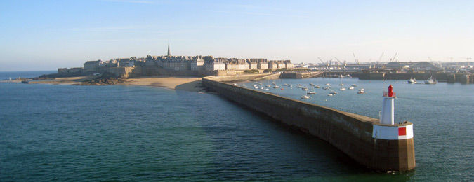 Entrée du port de Saint-Malo en Bretagne
