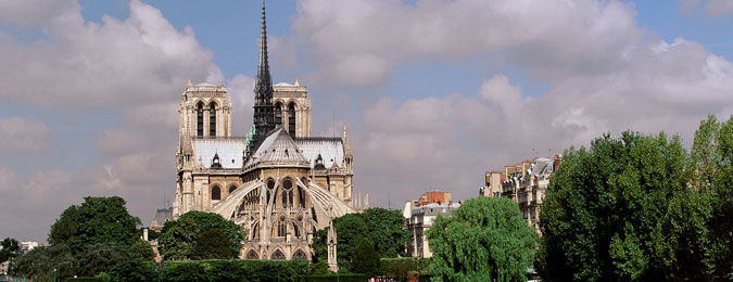 La cathédrale Notre-Dame de Paris sur l'île de la Cité à Paris