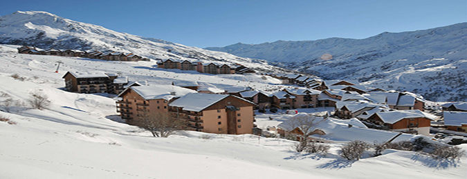 Station de ski en hiver en Savoie + Mont Blanc dans les Alpes française