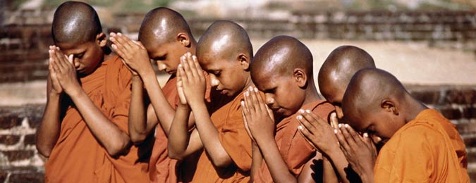 Bouddhistes en prière